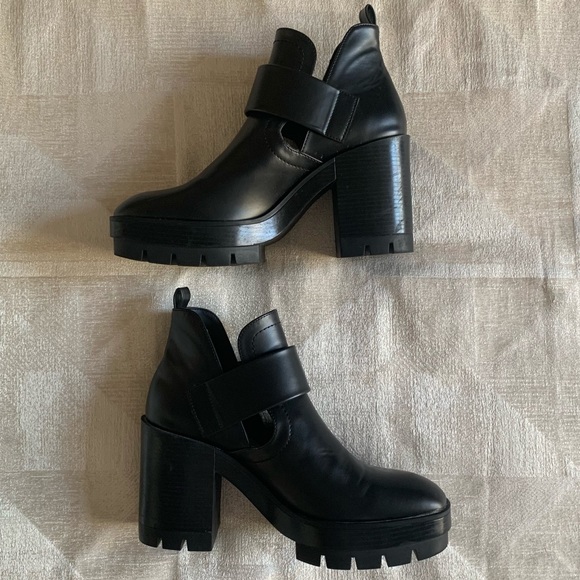 Zara Chunky Black Boots - Picture 2 of 8